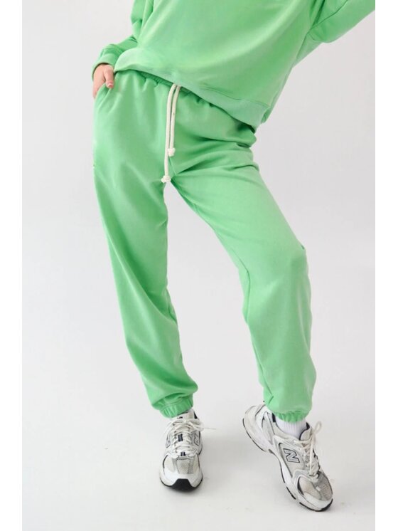 Chiara Wear Chiara Wear Spodnie dresowe Spodnie dresowe typu joggery Zielony Jogger Fit