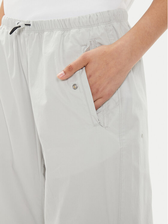 Converse Converse Spodnie materiałowe W Parachute Pant 10026399-A02 Biały Loose Fit