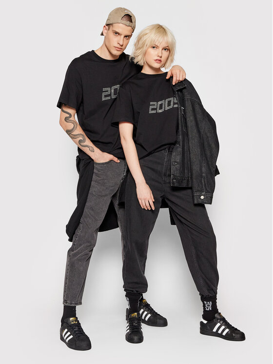 2005 2005 Tricou Unisex Signature Tee Negru Relaxed Fit
