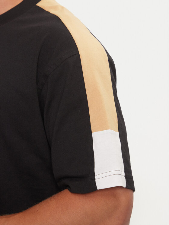 New Balance New Balance T-Shirt Classics MT43526BK Czarny Relaxed Fit