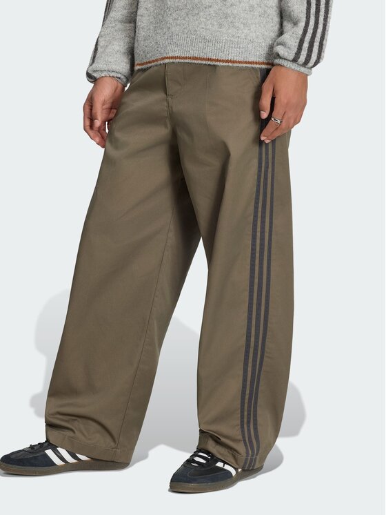 adidas adidas Spodnie materiałowe 164899 Brązowy Loose Fit