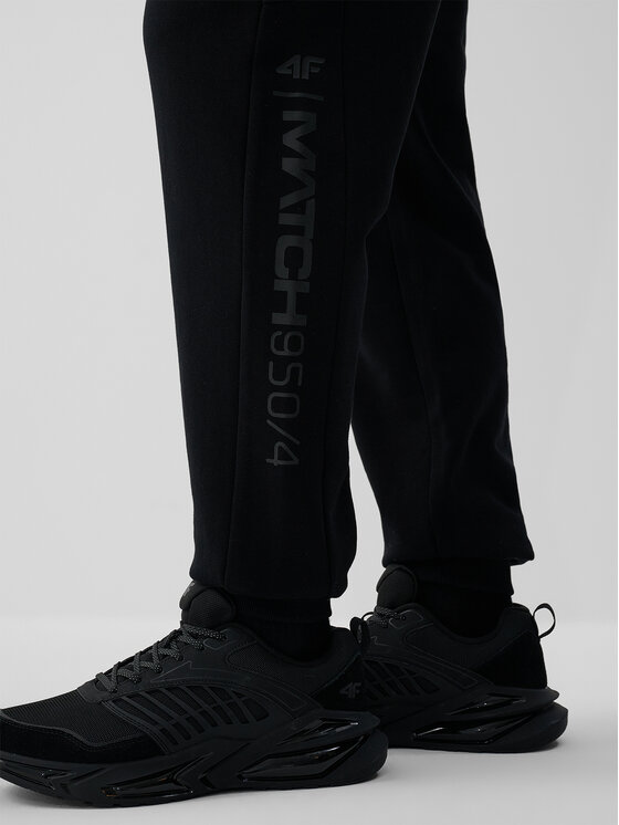 4F 4F Spodnie dresowe APRES SKI Czarny Regular Fit
