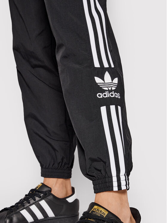 adidas adidas Spodnji del trenirke adicolor Classics Lock-Up Track H20547 Črna Regular Fit