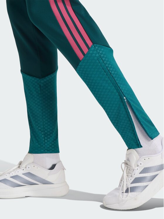 adidas adidas Spodnie dresowe Real Madrid 26/27 Tiro26 Competition Training Zielony Slim Fit