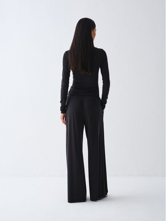 La Mania La Mania Longsleeve ESTHER Czarny Basic Fit