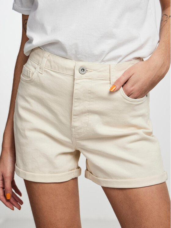 Pieces Pieces Szorty jeansowe 17134442 Écru Regular Fit
