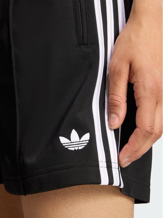 adidas adidas Szorty materiałowe Firebird Classic Czarny Loose Fit