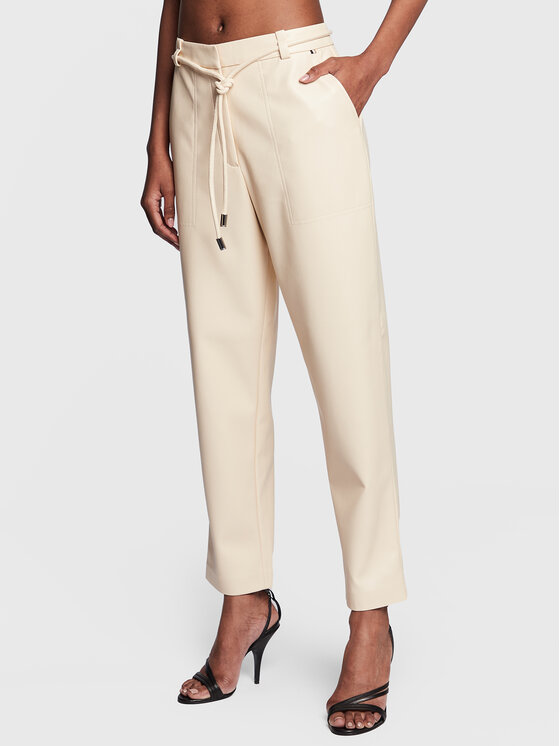 BOSS Boss Kalhoty z imitace kůže Tacora 50482689 Béžová Tapered Fit