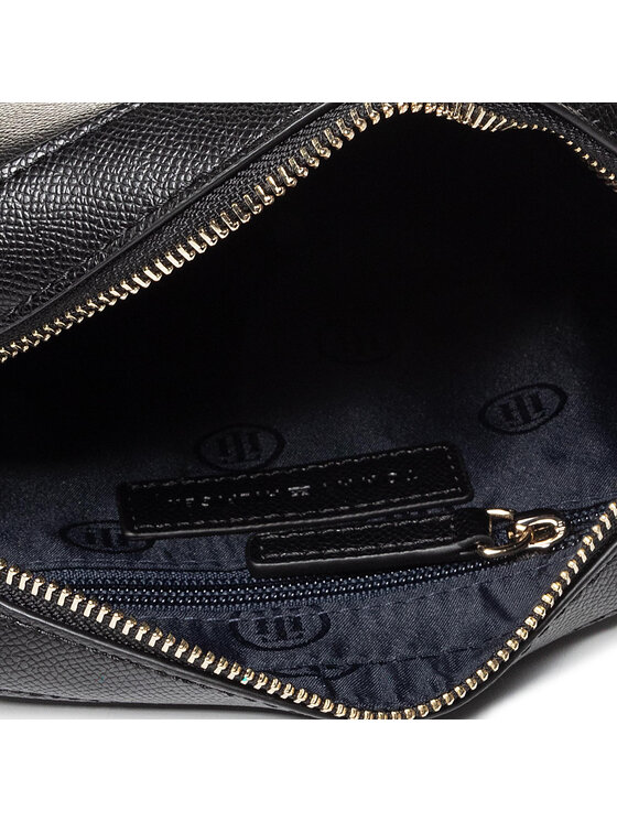 Tommy hilfiger classic hot sale saffiano camera bag