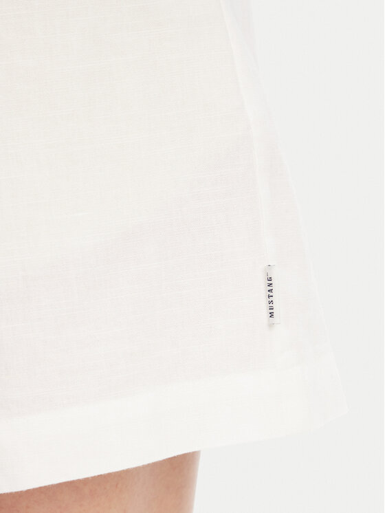 Mustang Mustang Pantaloncini di tessuto Charlottesville 1016584 Bianco Relaxed Fit
