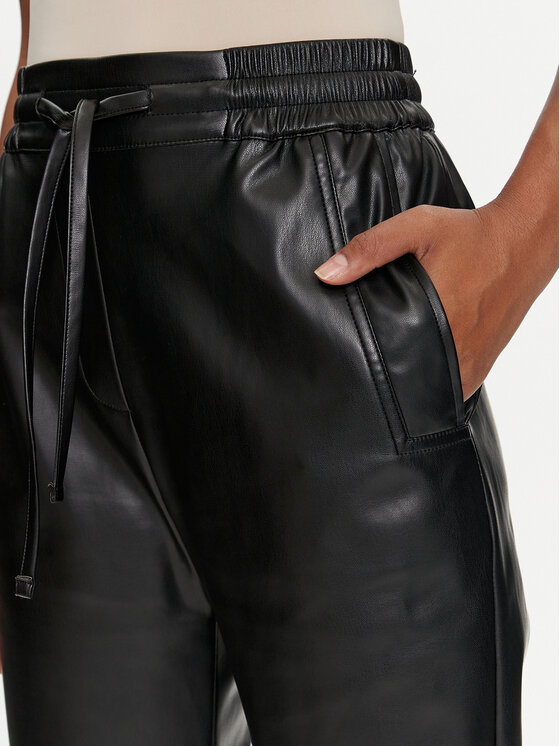 Marella Marella Hlače iz umetnega usnja Selva 2423786014 Črna Regular Fit
