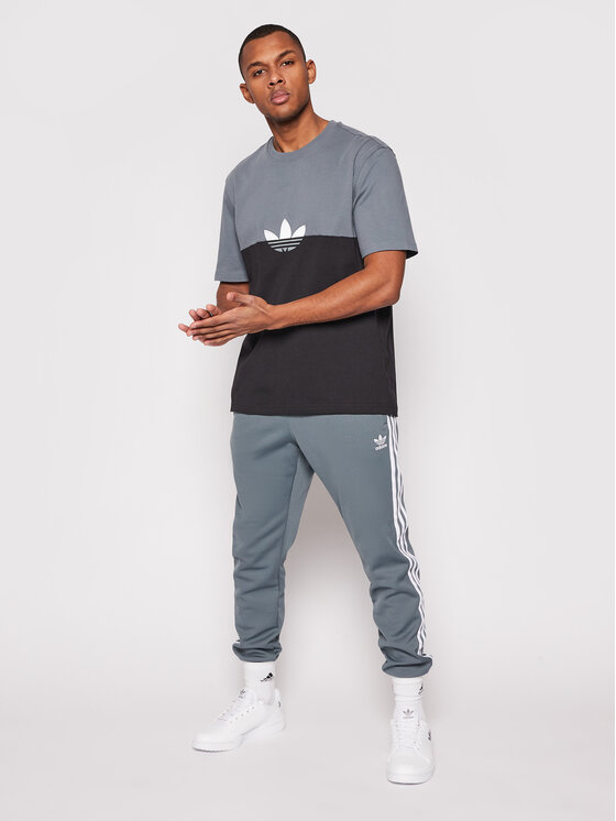 adidas T-Shirt adicolor Sliced Trefoil Boxy Tee GN3504 Schwarz Regular Fit  • Modivo.de