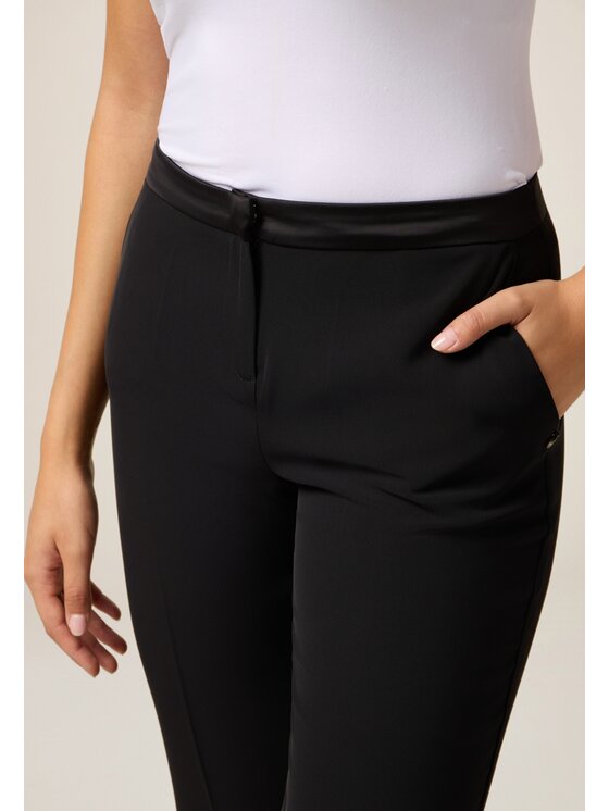 Oltre Oltre Pantaloni di tessuto P024R108780N033 Nero Regular Fit