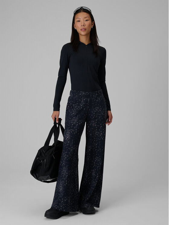 4F 4F Bluza SHADOWS ON MARS Czarny Slim Fit