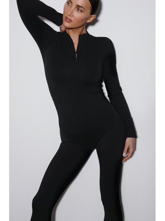 Estro Estro Kombinezon ER00119506 Czarny Slim Fit
