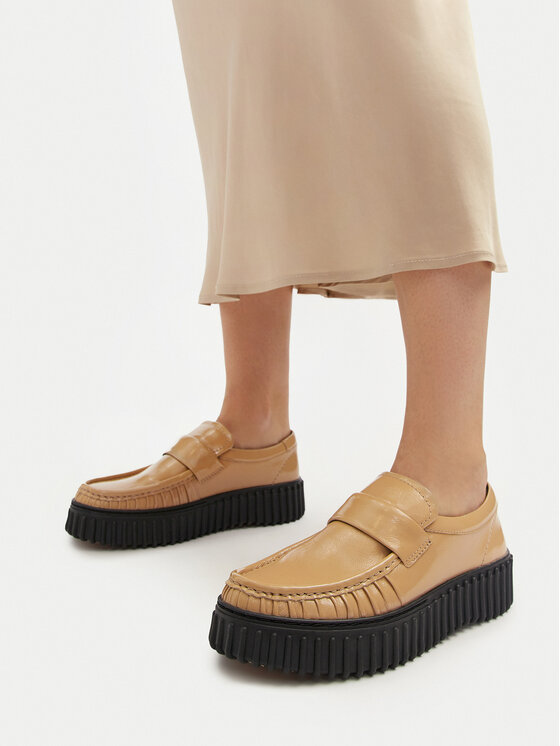 Clarks Clarks Pusbačiai Torhill Mocc 26179353 Smėlio