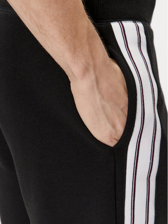 Tommy Hilfiger Tommy Hilfiger Pantaloni scurți sport UM0UM03200 Negru Regular Fit