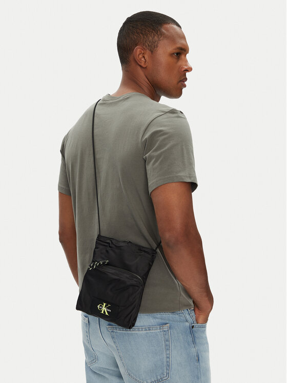 Calvin Klein Calvin Klein Taška cez rameno Tech Utility Small Cb LV04G1079G Čierna