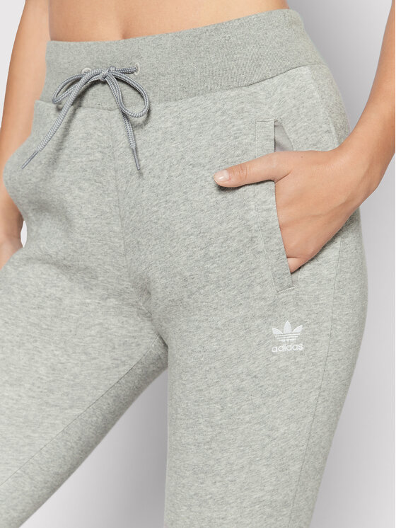 adidas adidas Donji dio trenerke adicolor Essentials HM1836 Siva Slim Fit