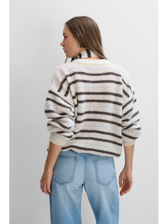 Fobya Fobya Sweter F2112 Kremowy Basic Fit