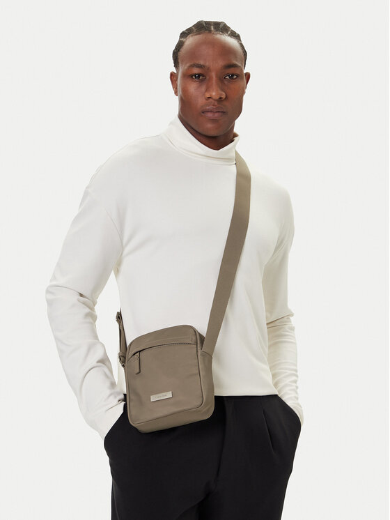 Calvin Klein Calvin Klein Мъжка чантичка Sleek Reporter LV04D3180G Бежов