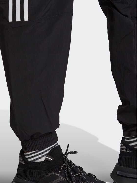 adidas adidas Spodnie dresowe adicolor Classics Lock-Up IA6355 Czarny Regular Fit