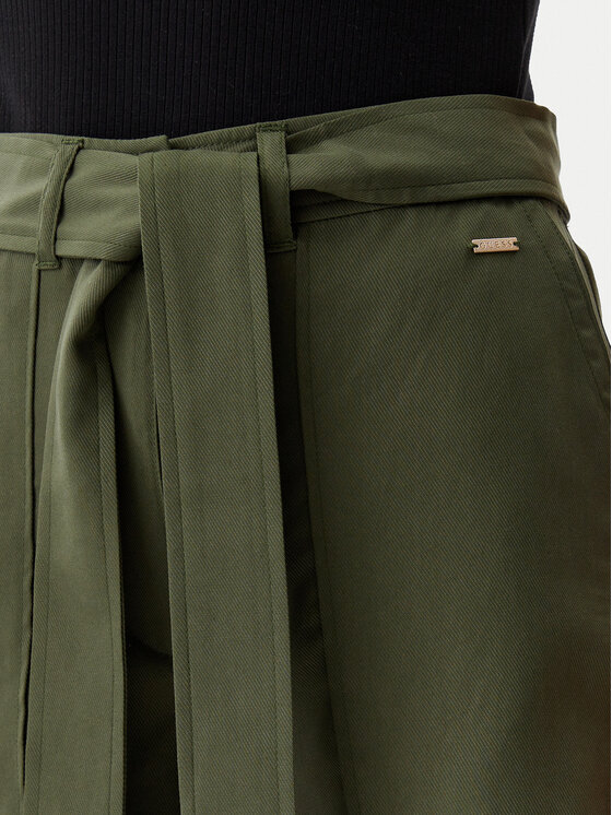 Guess Guess Riidest šortsid W5GD1R WG4C2 Roheline Regular Fit