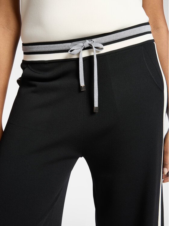 Elena Mirò Elena Mirò Pantaloni di tessuto P622Z000149N0B3 Nero Regular Fit