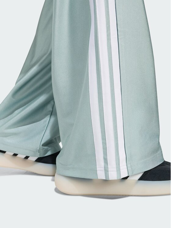 adidas adidas Spodnie materiałowe 158922 Zielony jasny Regular Fit