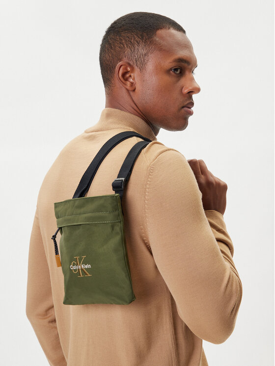 Calvin Klein Calvin Klein Мъжка чантичка Bold Flatpack LV04D3178G Черен