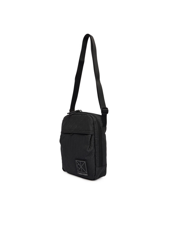 Calvin Klein Calvin Klein Taška cez rameno Utility Emblem Reporter LV04D3303G Čierna