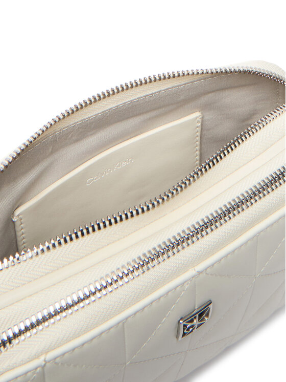 Calvin Klein Calvin Klein Käekott Quilted Camera Bag LV04F3328G Valge