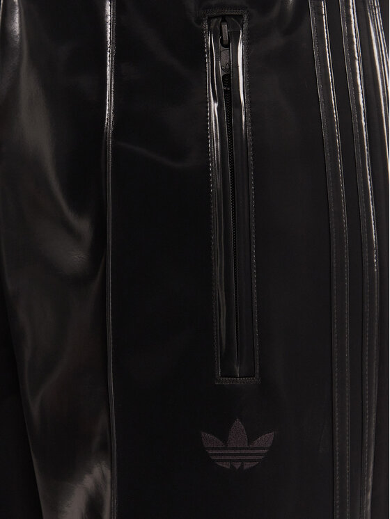 adidas adidas Долнище анцуг adicolor Holiday JV7503 Черен Loose Fit