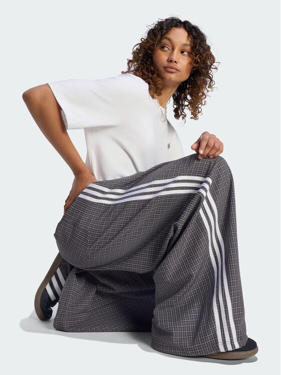 adidas adidas Spodnie materiałowe 168736 Czarny Loose Fit
