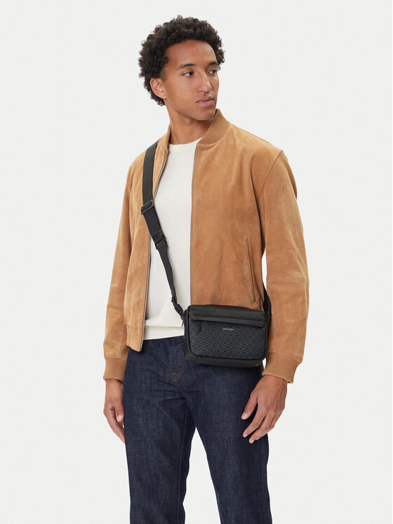 Calvin Klein Calvin Klein Taška cez rameno Ck Must Mono Camera Bag LV04D3088G Čierna
