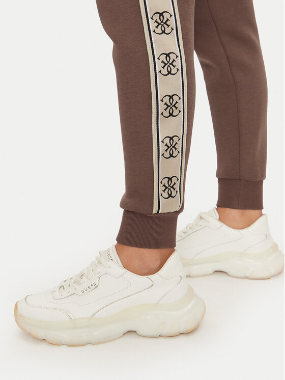 Guess Guess Donji dio trenerke Britney V2YB15 KB3P2 Smeđa Regular Fit