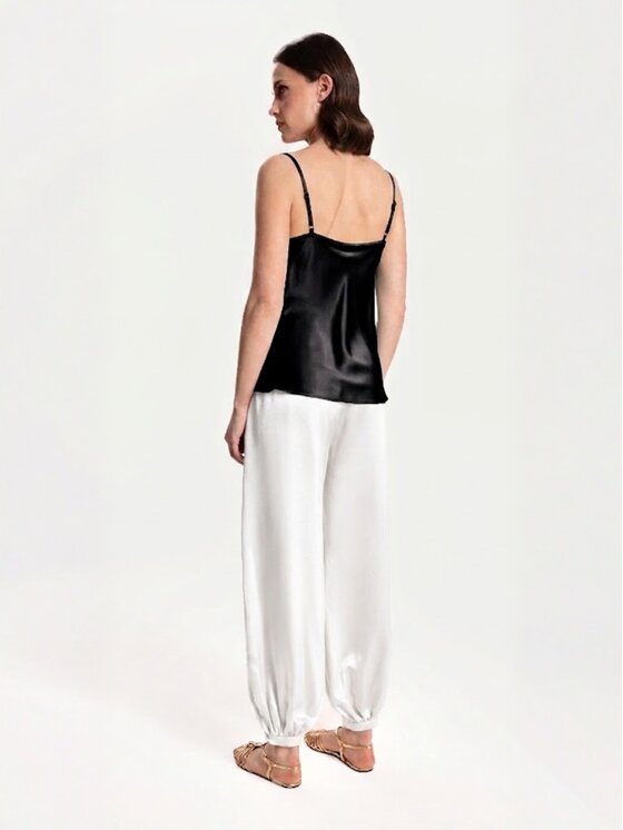 Cat&Cat Cat&Cat Top jedwabny z dekoltem woda Czarny Regular Fit