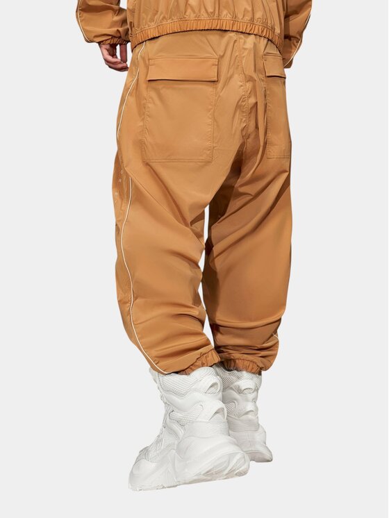 MADE BY SOCIETY MADE BY SOCIETY Spodnie materiałowe Pantaloni Solaris Street Core -P17104 Brązowy Basic Fit