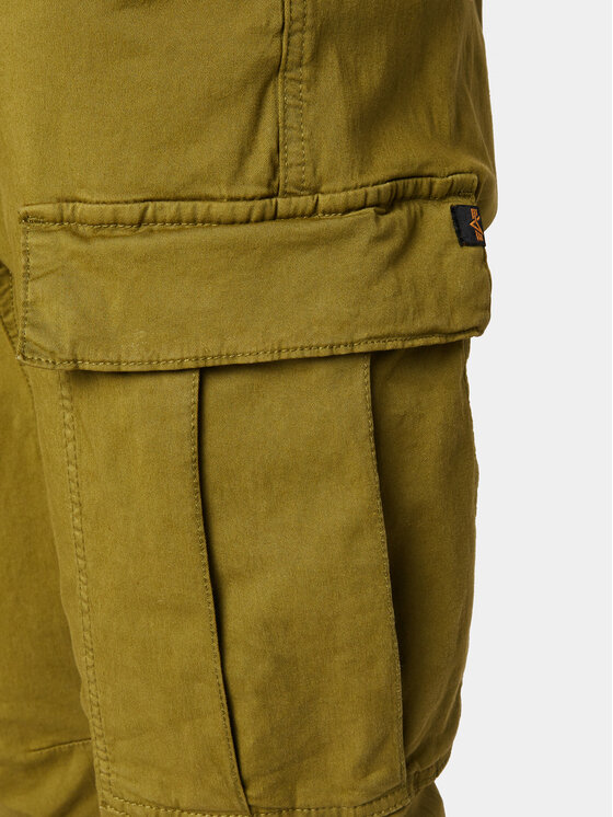 Alpha Industries Alpha Industries Jogging hlače Airman 188201 Zelena Tapered Fit