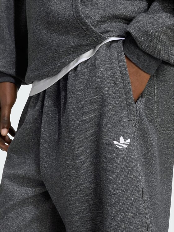 adidas adidas Szorty sportowe 168877 Szary ciemny Loose Fit