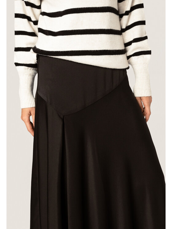 QUIOSQUE QUIOSQUE Sukňa 7TN001 Čierna Regular Fit