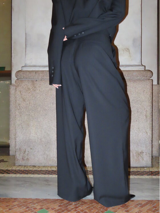 Magda Matyja Magda Matyja Spodnie garniturowe DEMI TROUSERS Czarny Loose Fit