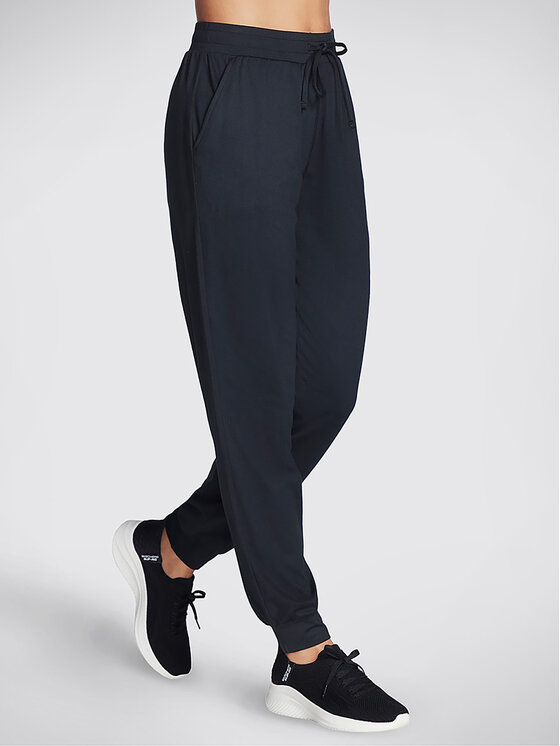 Skechers Skechers Teplákové nohavice Godri Swift Jogger WPT254 Čierna Regular Fit