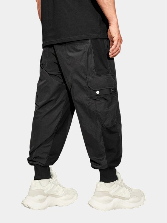 MADE BY SOCIETY MADE BY SOCIETY Spodnie materiałowe BLOCK DROP - P17791 Czarny Basic Fit
