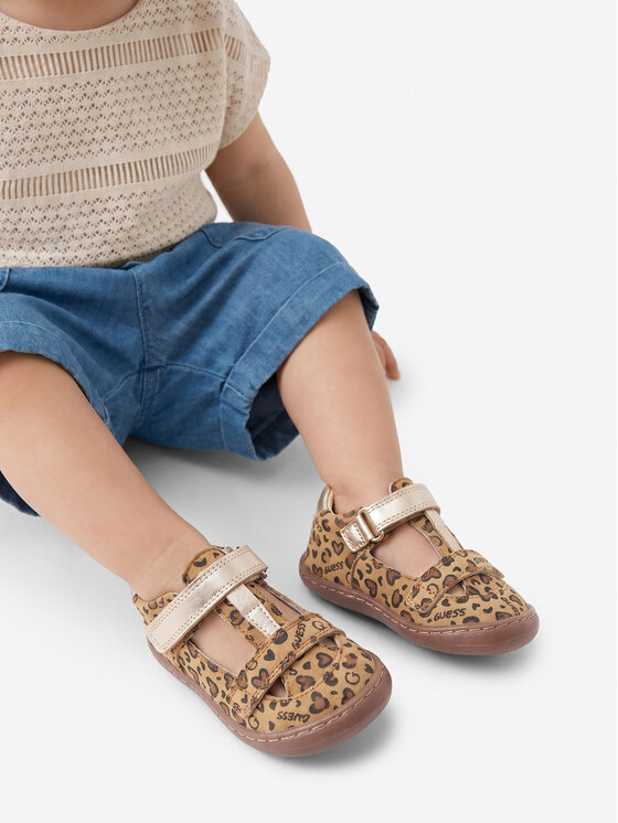 Guess Guess Pantofi CEO-BAN-018-12 Maro deschis