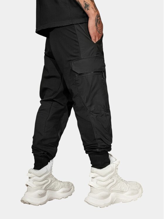 MADE BY SOCIETY MADE BY SOCIETY Spodnie materiałowe CONCRETE - P17571 Czarny Basic Fit