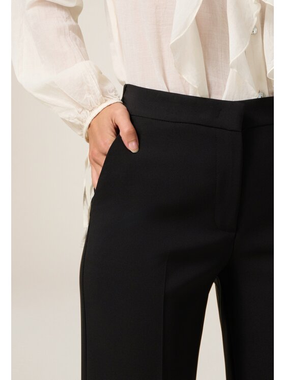 Oltre Oltre Spodnie materiałowe P018R008989N033 Czarny Flare Fit