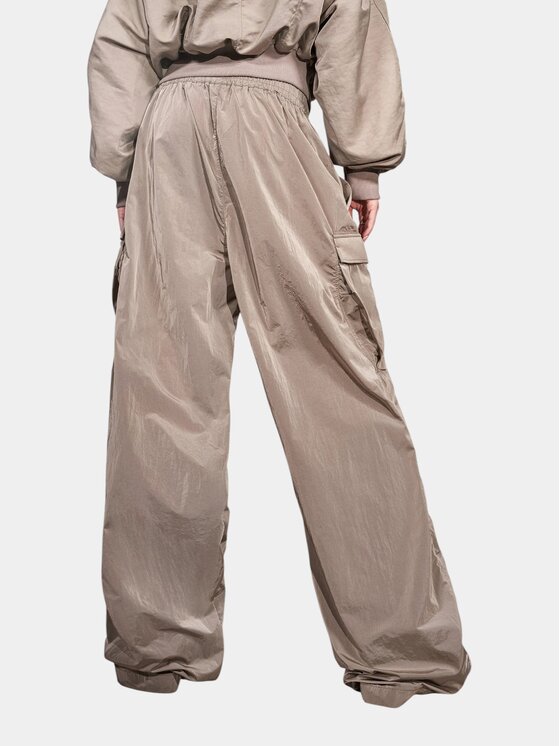 MADE BY SOCIETY MADE BY SOCIETY Spodnie materiałowe Aestra - P27714 Beżowy Basic Fit