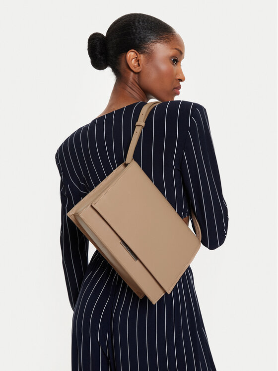 Calvin Klein Calvin Klein Дамска чанта Ck Linear Shoulder Bag K60K612158 Бежов