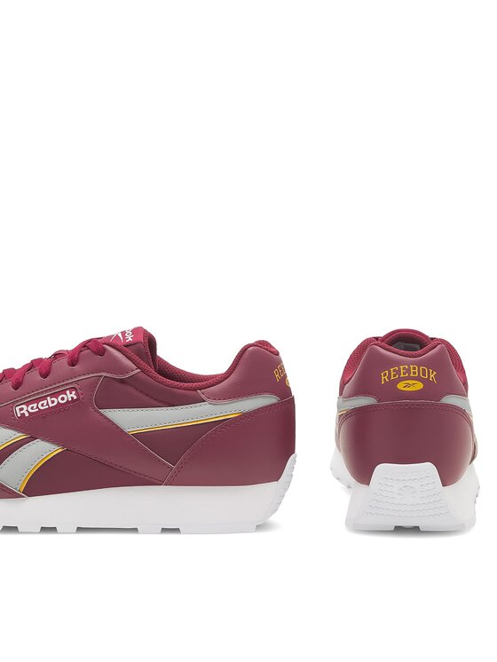 Dwa buty sportowe, jeden z boku, drugi od ty?u.